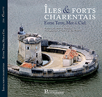 "Iles et forts charentais. Entre Terre, Mer et Ciel"  Jean RENETTE. 