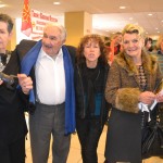 L’auteur Marc Galabru, avec  les bénévoles de l’association Nadyne Vern Frouilou et Francine Rigambert, et sa compagne.