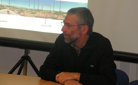 Bernard JIMENEZ présente la nouvelle structure, l'Office de Tourisme du Pays du Vignoble Gaillacois, Bastides et  Val Dadou, dont il assurera la coordination technique.