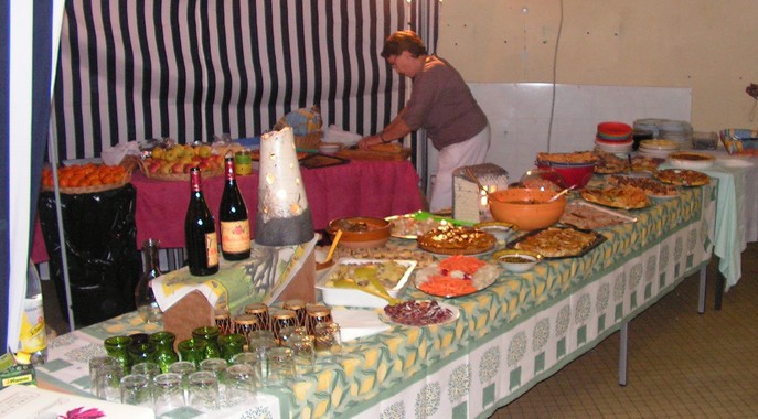 dernière main pour un buffet des plus varié