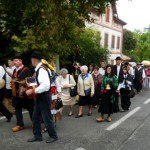 Le cortège avec ses musiciens