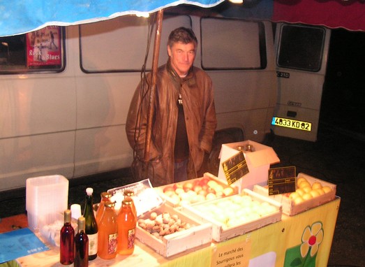 Gérard, ses fruits et ses jus de fruits