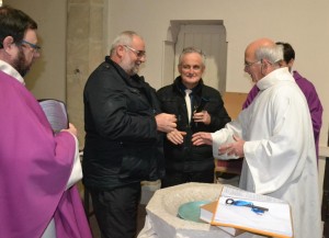 Jean-Paul Albert Maire de Monclar et Michel Malgouyres ont remis les clés des églises à l’Abbé Jean Solana.