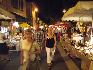 Les nombreux stands ont attiré un large public.