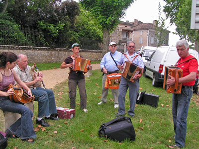 Musiciens traditionnels lors du festival des musiques traditionnelles de Montricoux dont la prochaine édition se déroulera les 18 et 19 juin.