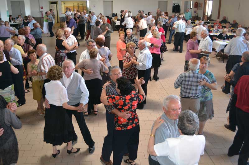 Thé dansant des Aînés animé par Bellsonic … à Saint Etienne de Tulmont